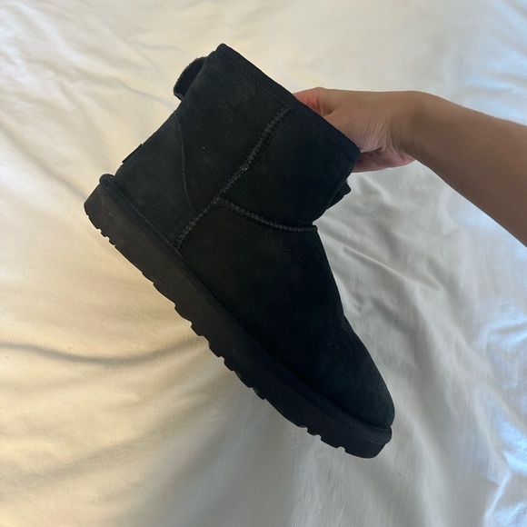 Ugg Minis - Picture 2 of 5